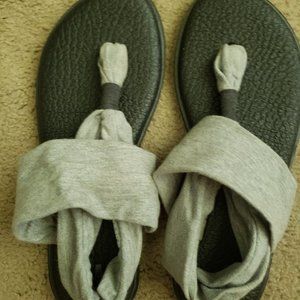 Sanuk Yoga Sandals - Size 8